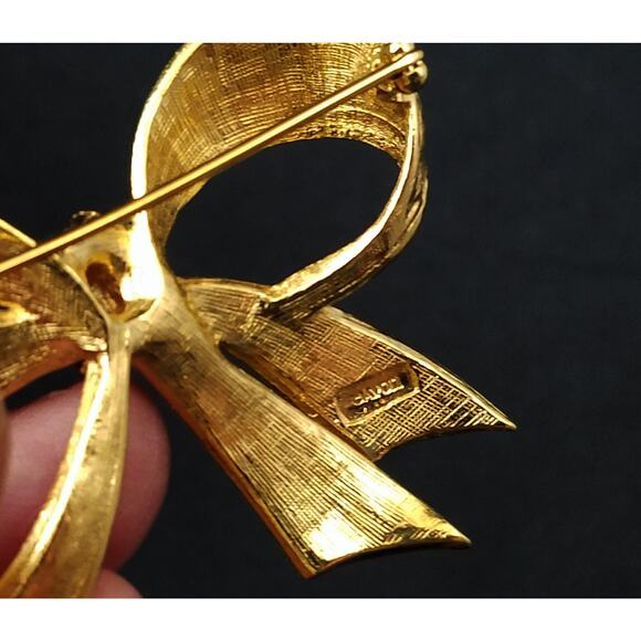 Avon Bow Brooch, Gold Plated, Clear Rhinestones, 1960s Jewelry - Picture 5 of 10